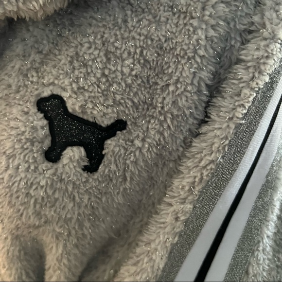 VS PINK Short Sparkly Robe - Picture 7 of 10